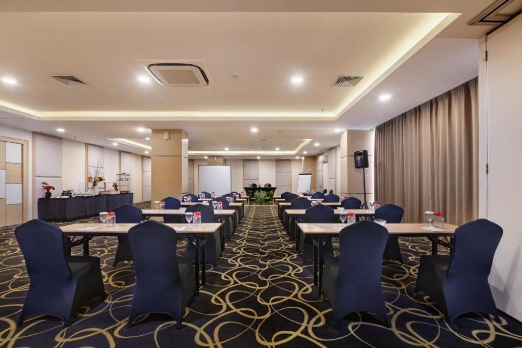 Quest Hotel Darmo - Surabaya By Aston Zewnętrze zdjęcie