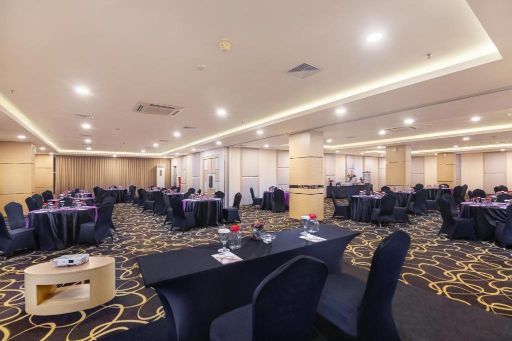 Quest Hotel Darmo - Surabaya By Aston Zewnętrze zdjęcie